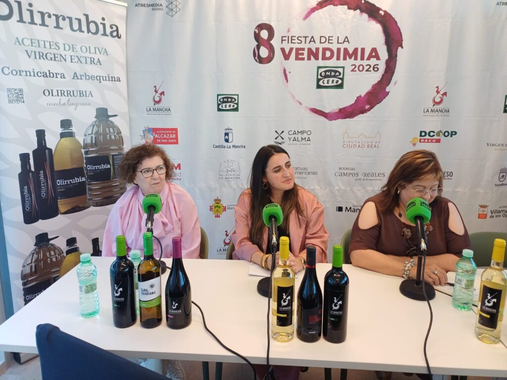 Representantes del ayuntamiento de Villarrubia de los Ojos en Onda Cero