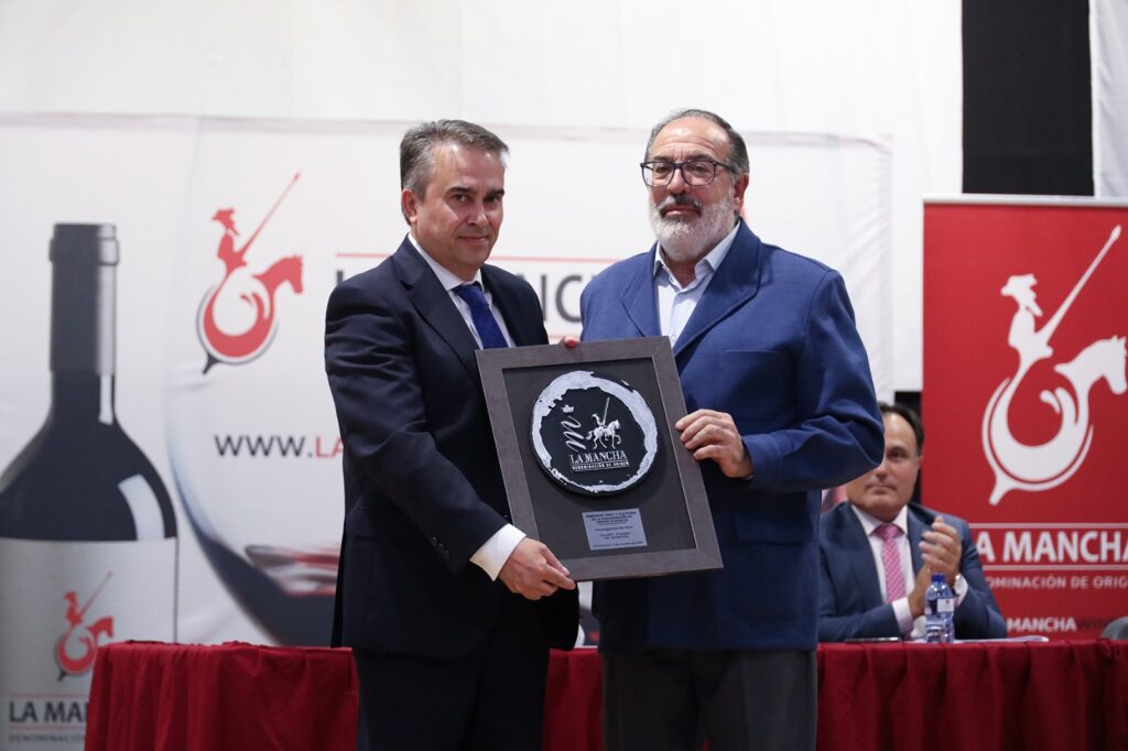 Vicente Cruz de Agrovin (Smart Winery) recoge el premio a la Investigación del vino